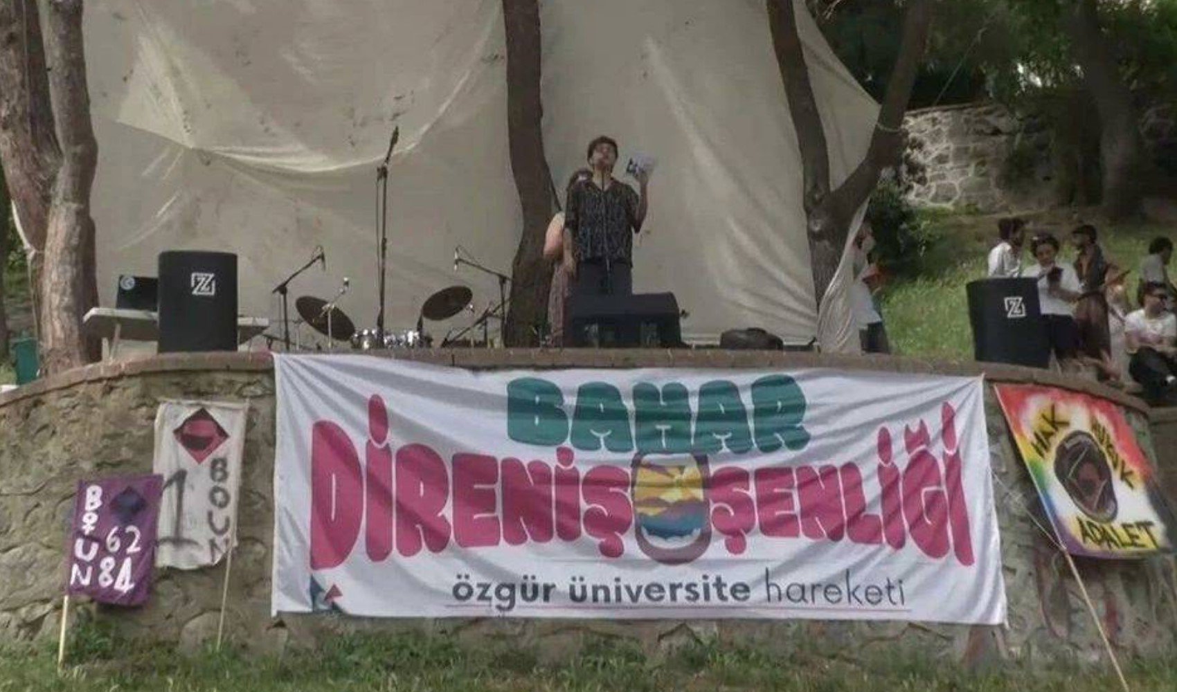 'Zıplamayan Tayyipçi' sloganı nedeniyle tutuklanan Cem Akarsu tahliye edildi