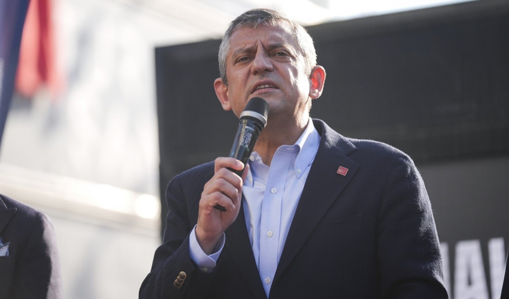 Özgür Özel'den o görüntülere tepki: 'Kanıma dokundu, canım acıdı'