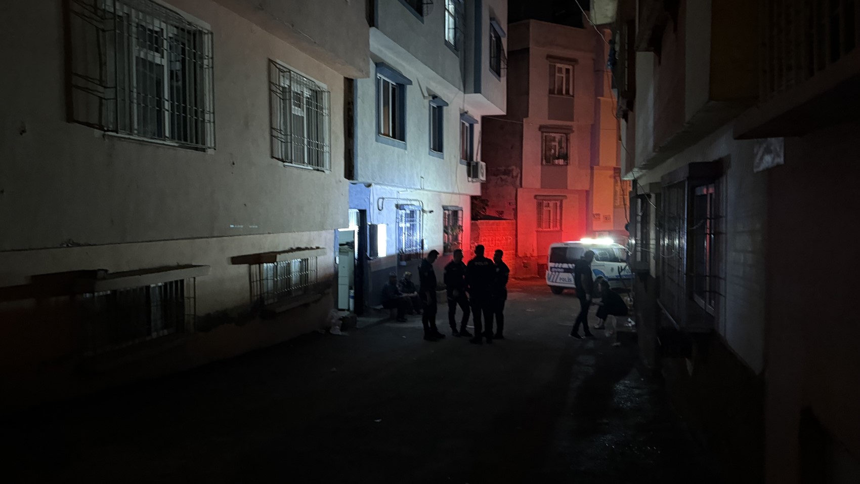 Anne ve kızı kilitli bir odada ölü bulundu