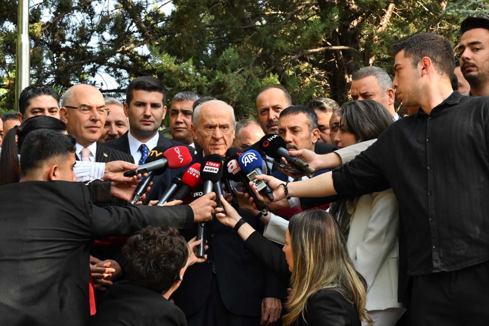 Bahçeli Öcalan' bir kez daha 'kurucu önder' dedi: Bahçeli'yi sadece sadece kendi yayın organı sansürlememiş