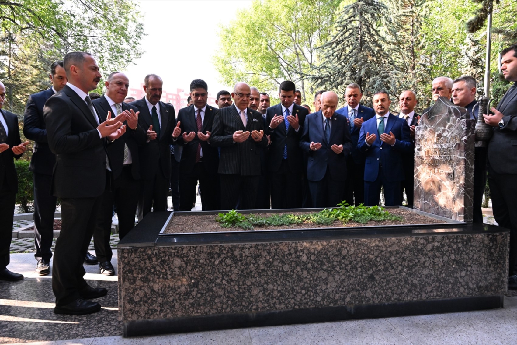 Bahçeli Öcalan' bir kez daha 'kurucu önder' dedi: Bahçeli'yi sadece sadece kendi yayın organı sansürlememiş
