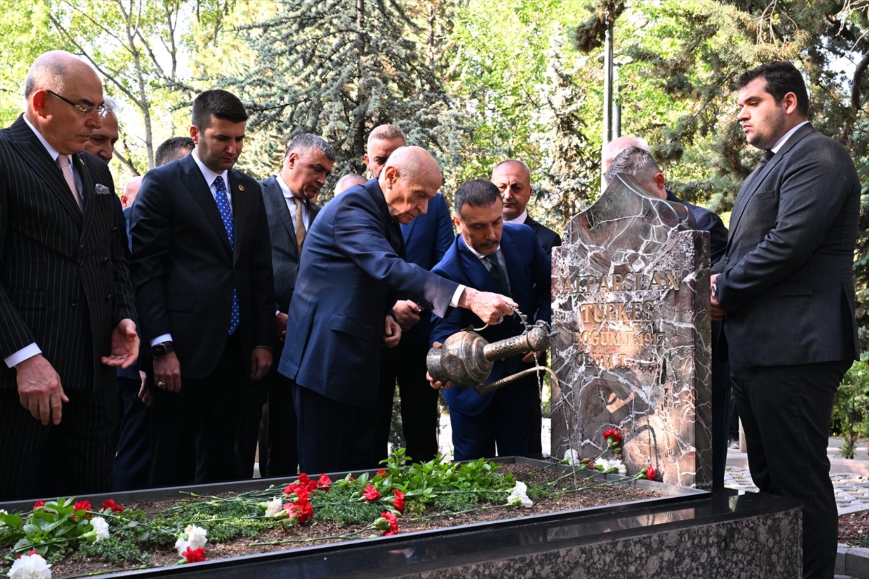 Bahçeli Öcalan' bir kez daha 'kurucu önder' dedi: Bahçeli'yi sadece sadece kendi yayın organı sansürlememiş