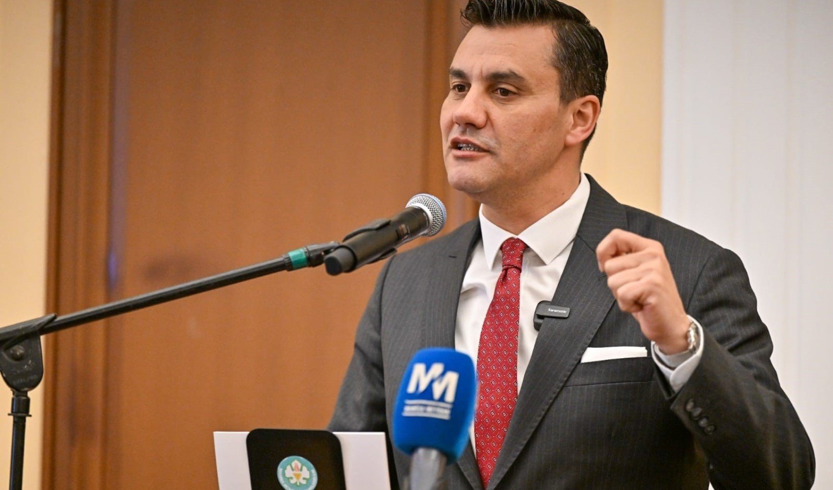 Manisa Büyükşehir Belediye Başkanı Ferdi Zeyrek'e elektrik çarptı, hastaneye kaldırıldı