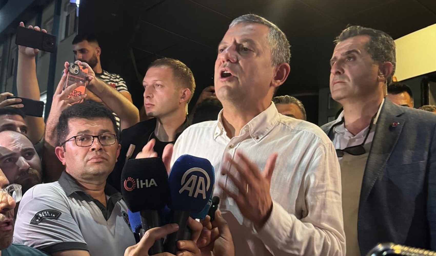 CHP Genel Başkanı Özel açıkladı: Başkan Zeyrek 70 dakikalık kalp masajı sonrası hayata döndü