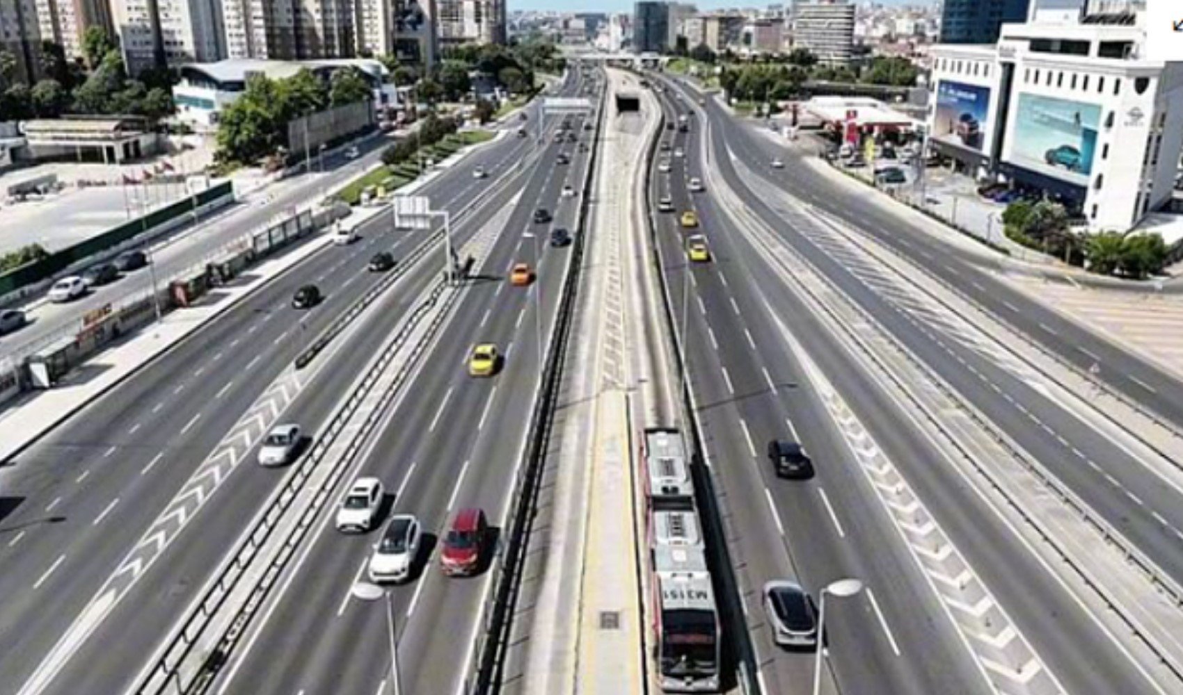 İstanbul'da yollar bomboş kaldı