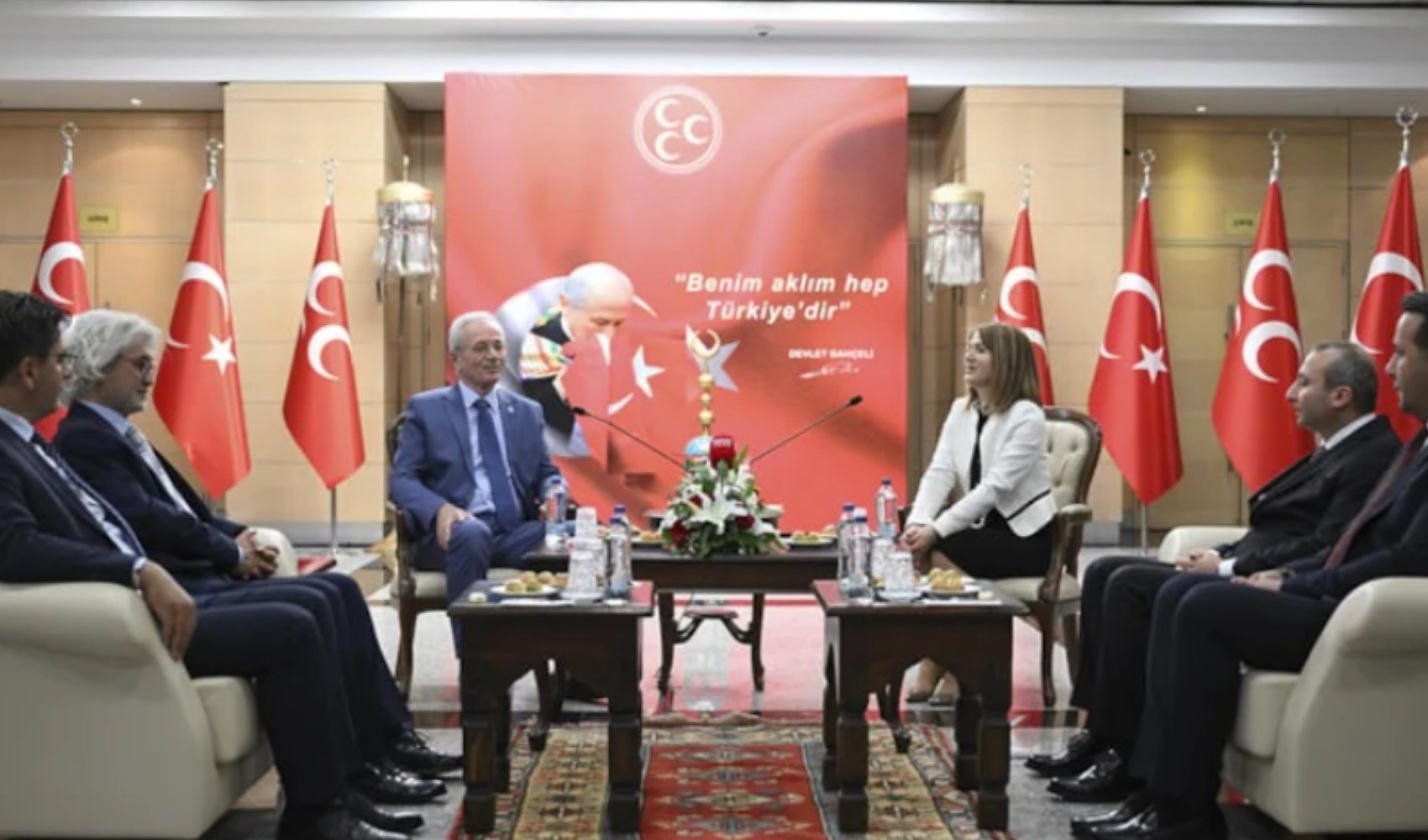 Siyasi partiler bayramlaşıyor... MHP ve DEM Parti heyetleri bir araya geldi