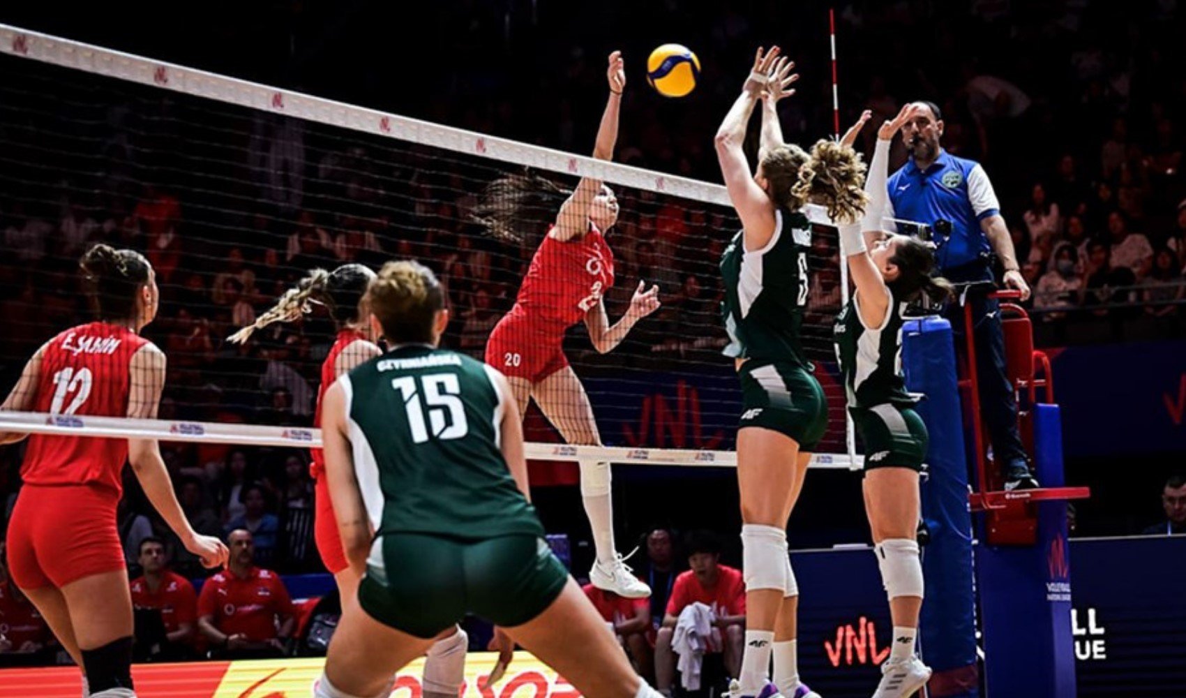 Filenin Sultanları Polonya karşısında 5 sette galip