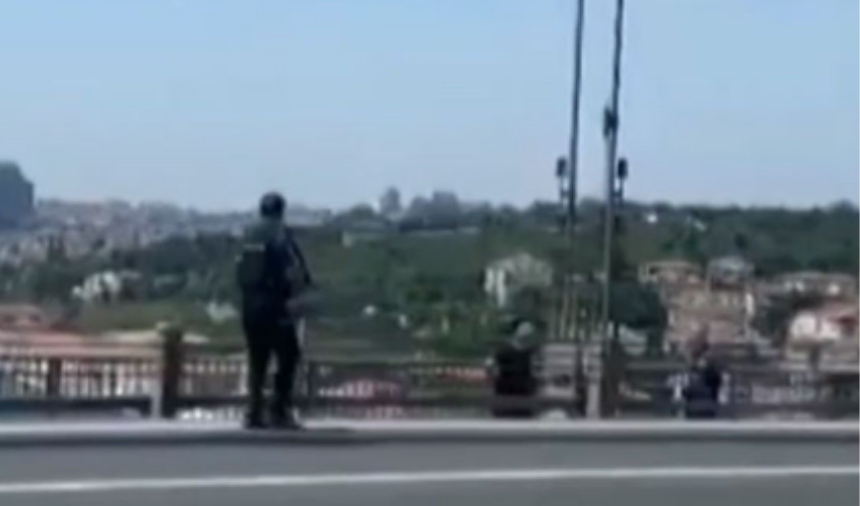 Son Dakika... 15 Temmuz Şehitler Köprüsü'nde silahlı alarm: Trafik felç oldu