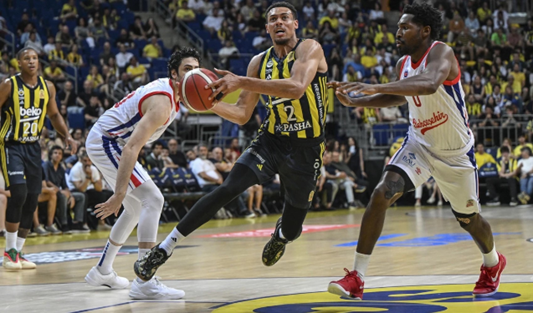 Fenerbahçe Beko, Bahçeşehir Koleji'ni mağlup etti