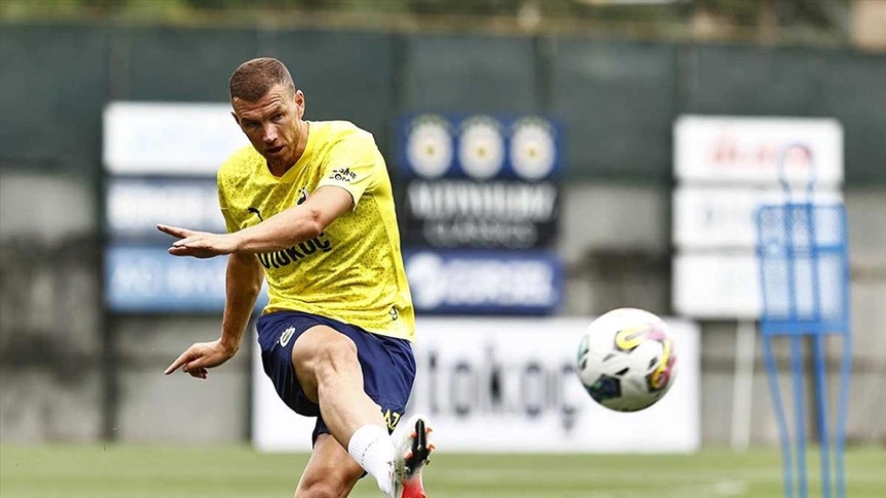 Edin Dzeko transferinde sıcak gelişme! Sözleşmenin ayrıntıları belli oldu