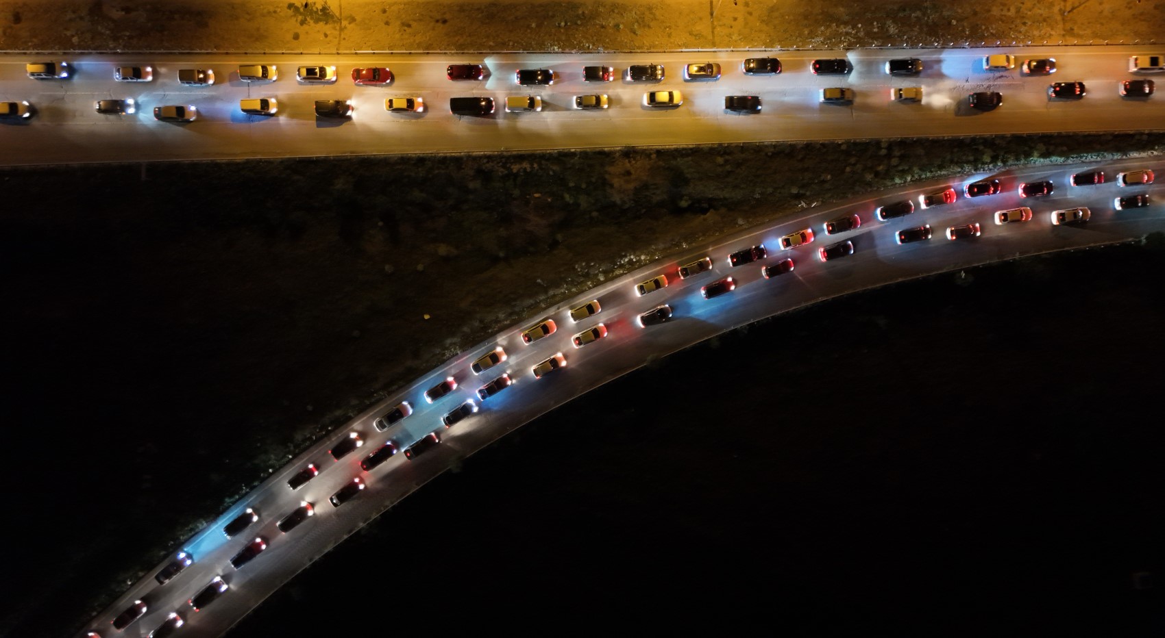 Bayram dönüşü kilit kavşakta trafik yoğunluğu