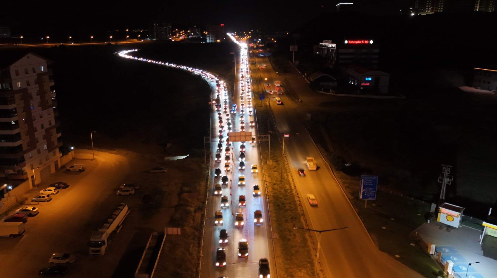 Bayram dönüşü kilit kavşakta trafik yoğunluğu