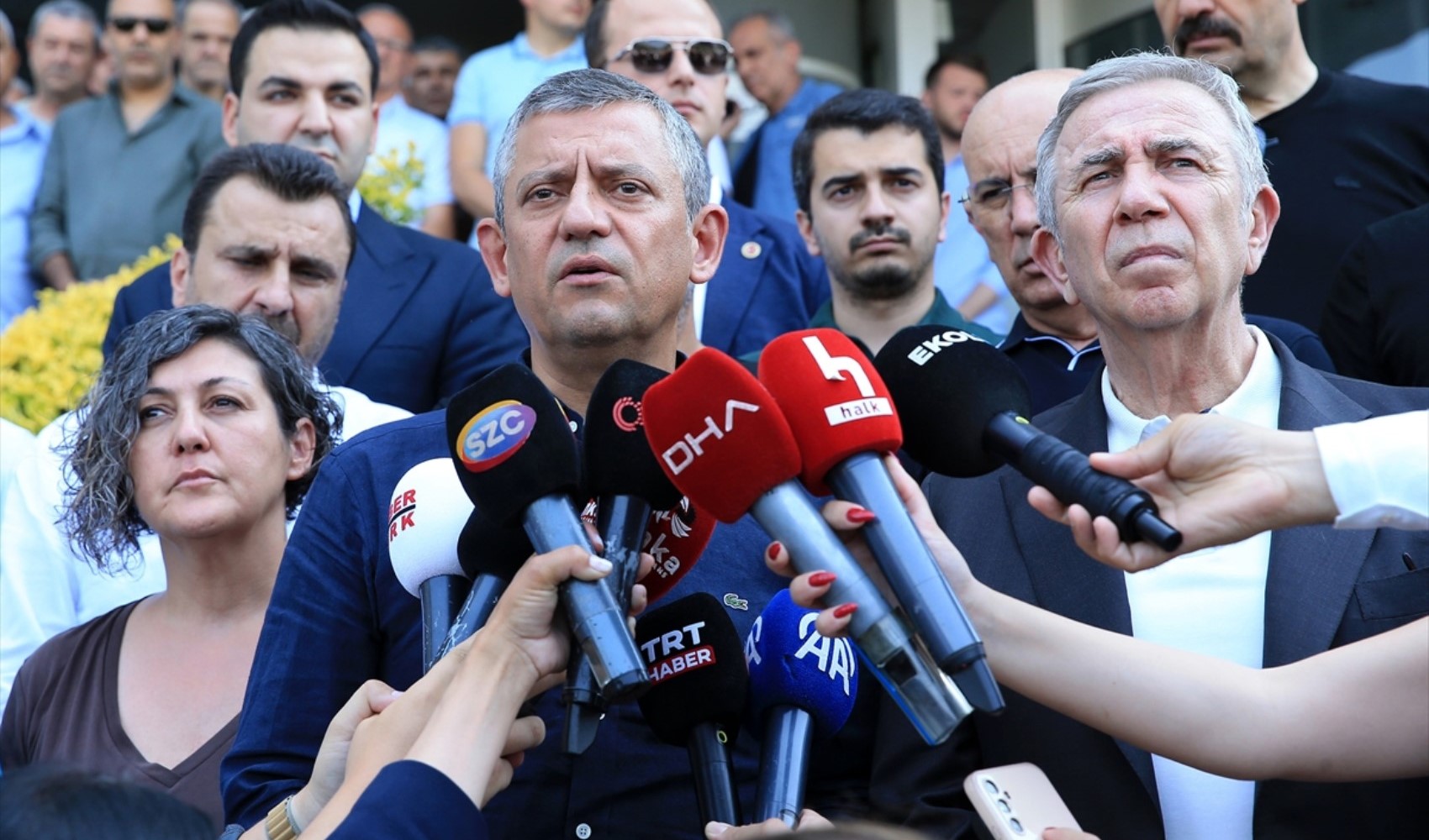 Ferdi Zeyrek için WhatsApp grubu kuruldu: Fahrettin Koca ve uzman doktorlar süreci anlık takip ediyor
