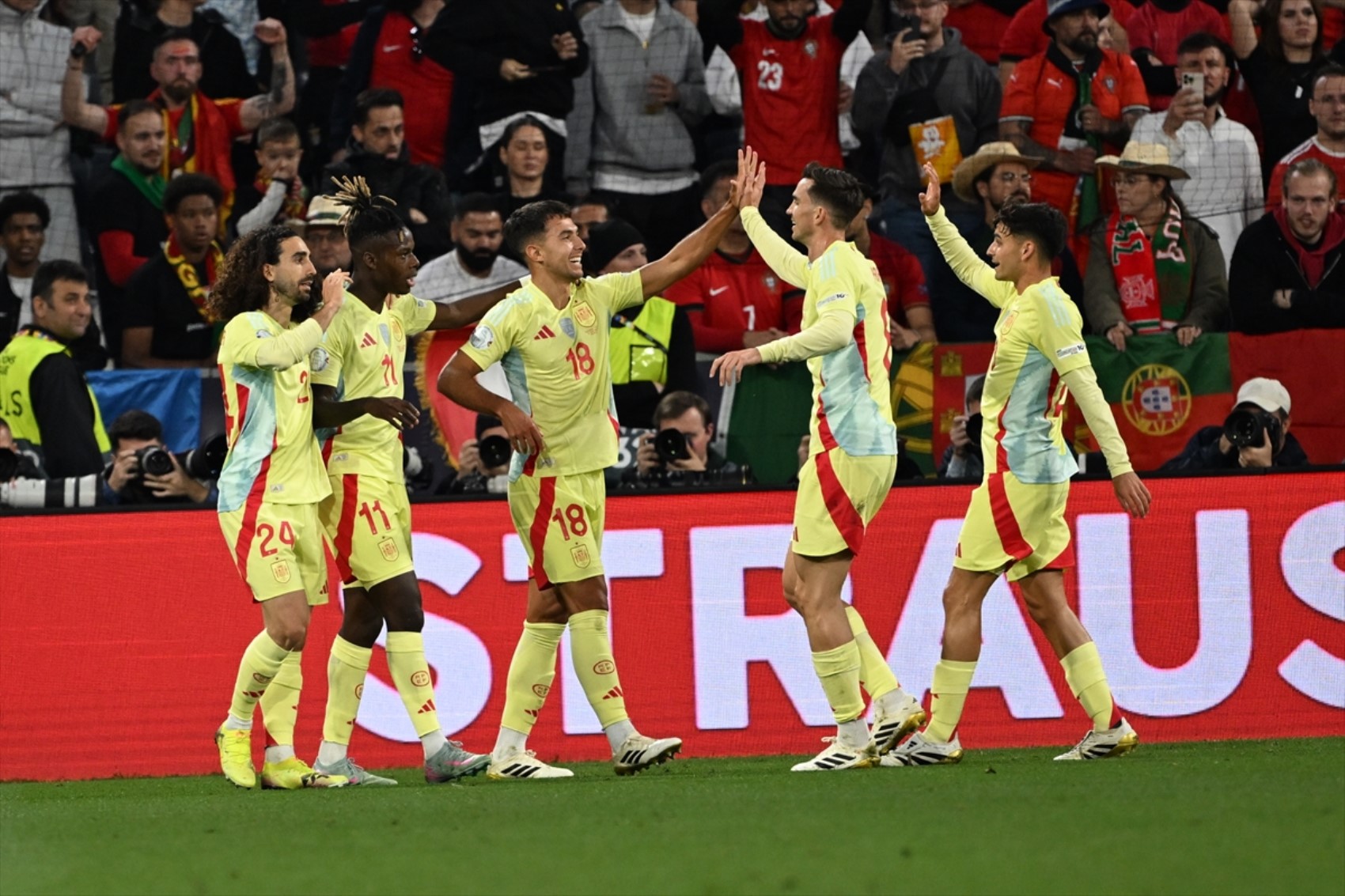 UEFA Uluslar Ligi'nde İspanya - Portekiz finali nefes kesti! Cimbomlu Morata penaltı kaçırdı, Ronaldo 40 yaşında kupa kaldırdı