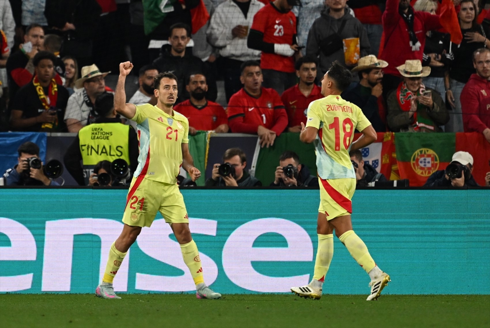 UEFA Uluslar Ligi'nde İspanya - Portekiz finali nefes kesti! Cimbomlu Morata penaltı kaçırdı, Ronaldo 40 yaşında kupa kaldırdı