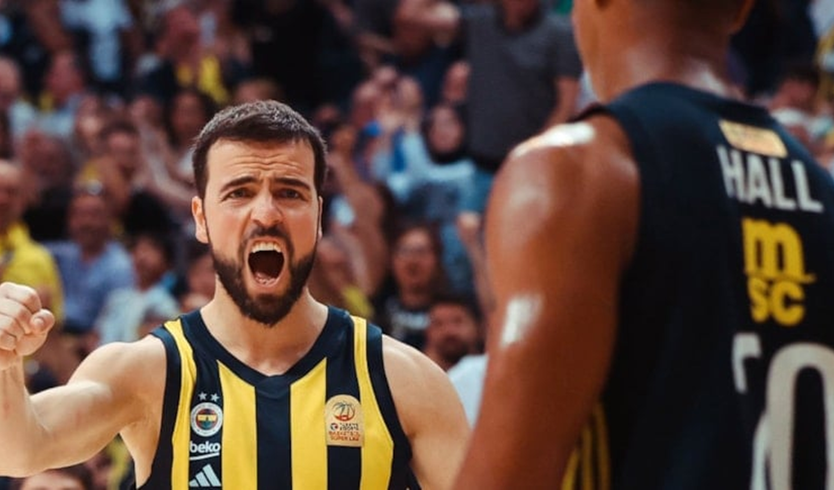 Fenerbahçe Beko, Bahçeşehir Koleji'ni yenerek finale yükseldi
