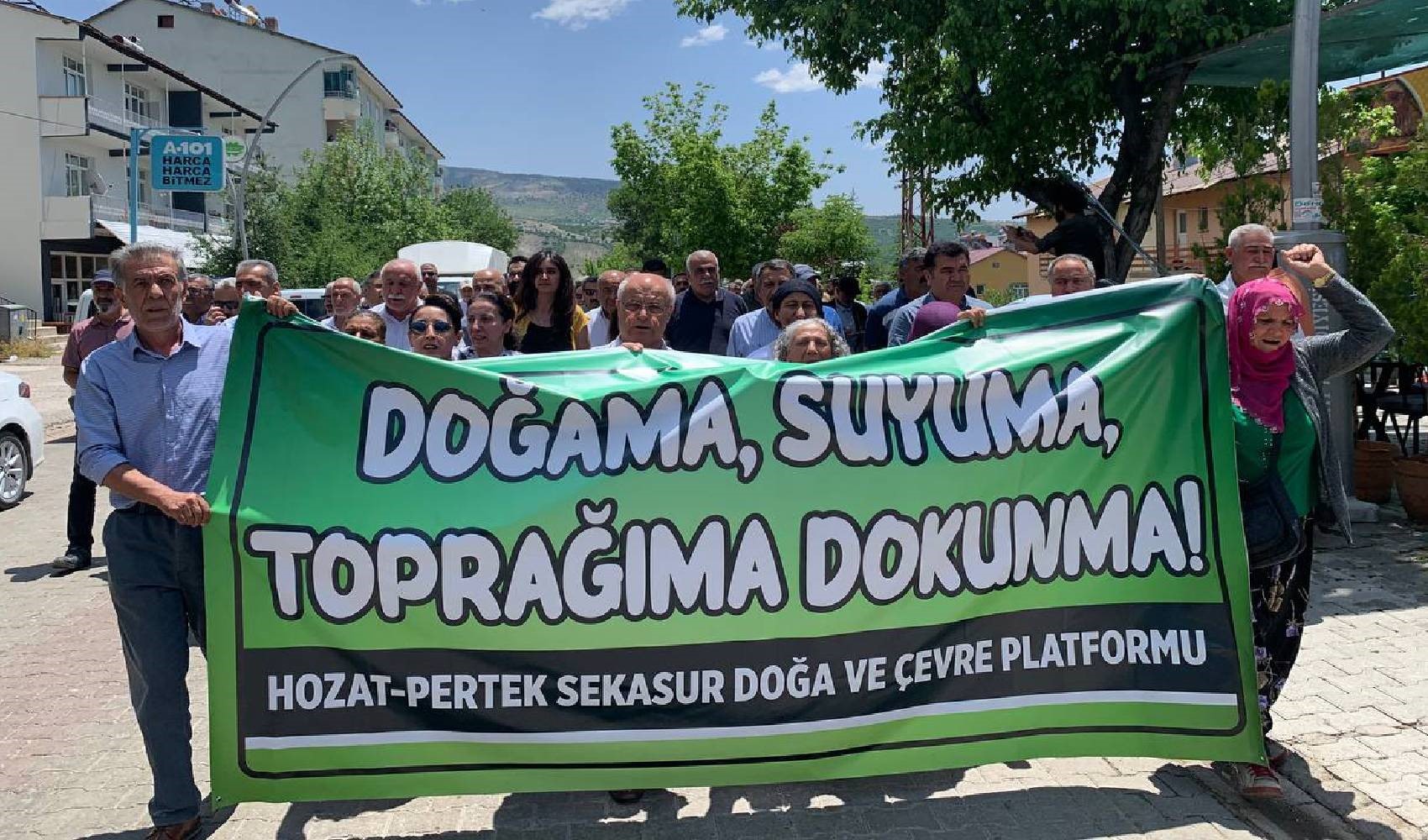 Tunceli halkından maden isyanı: 'Bu saldırıya izin vermeyeceğiz' Tunceli halkından maden isyanı: 'Bu saldırıya izin vermeyeceğiz'