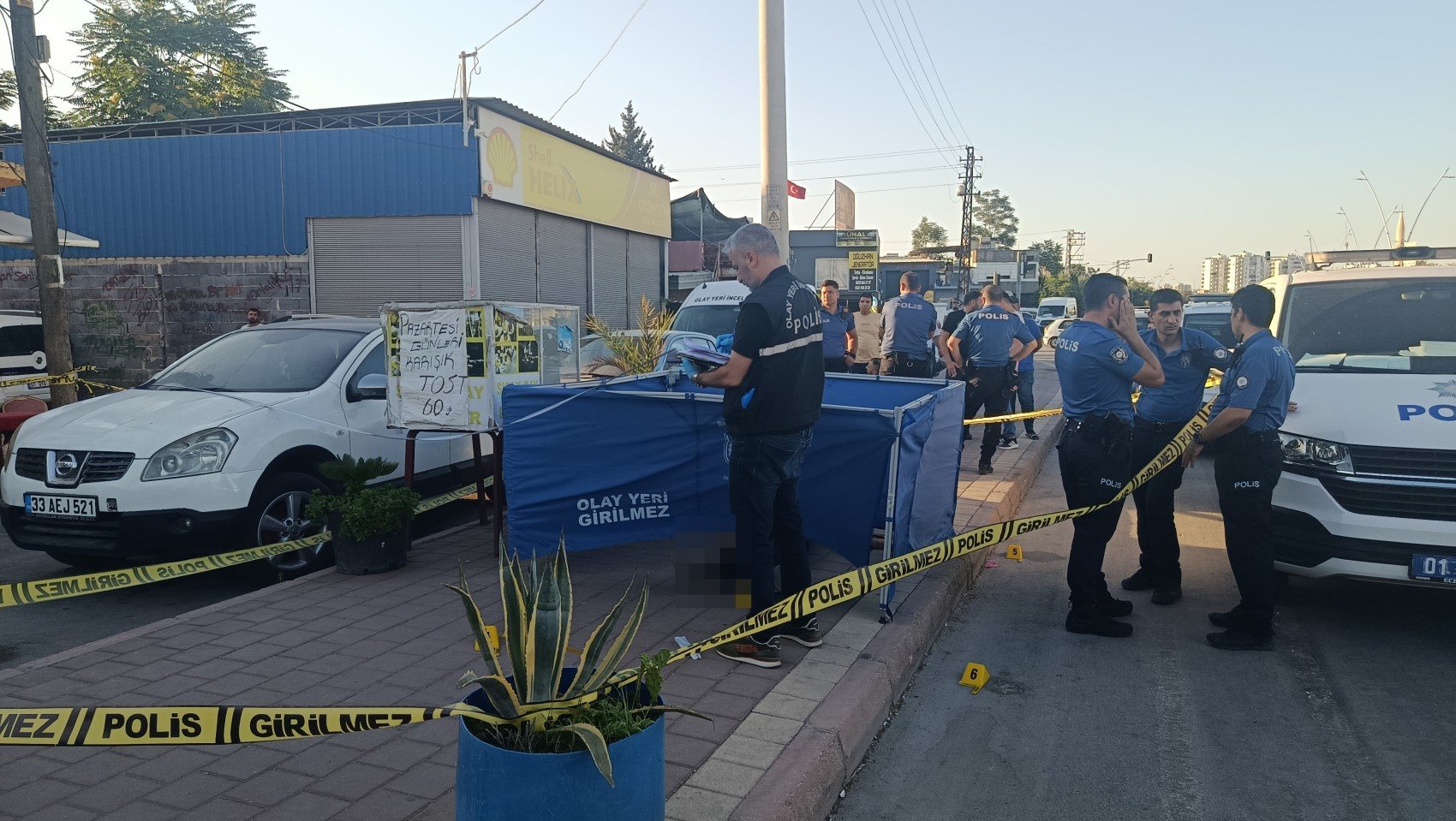 Eşinden boşanmasından sorumluğu tuttuğu kadını yaraladı ardından intihar etti