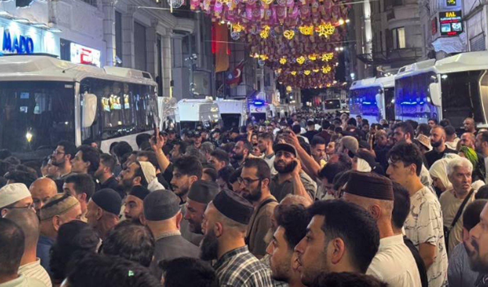 Zeynep Altıok'tan LeMan önündeki protestoya tepki: 2 Temmuz 1993’ten tanıyoruz