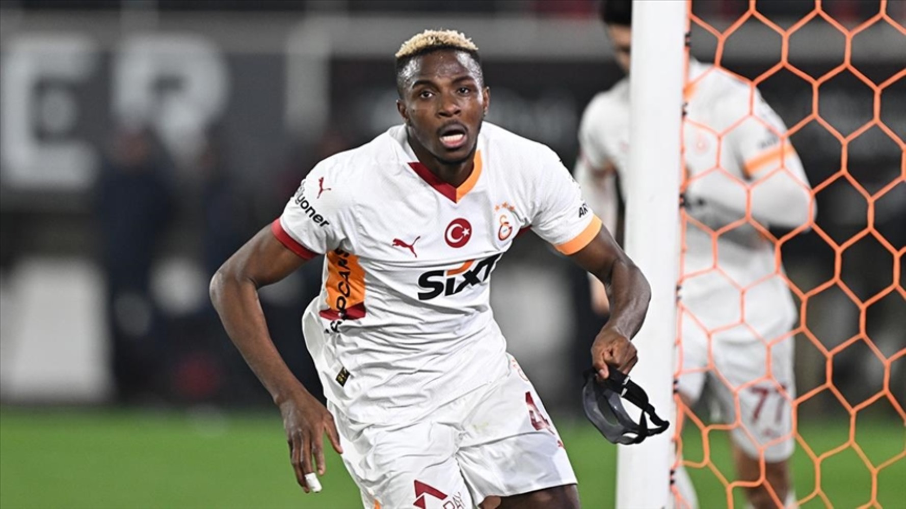 Osimhen'den gece saatlerinde heyecan yaratan paylaşım!