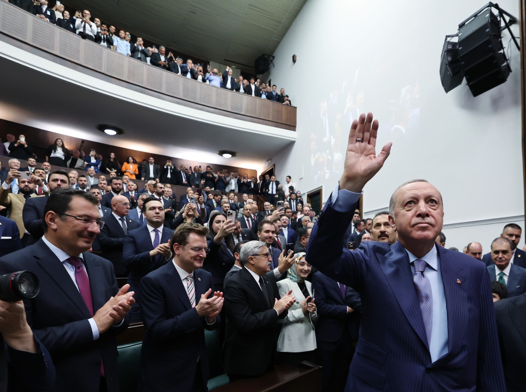 Erken seçime kapıları kapatan Erdoğan'a kötü haber! Yeniden adaylığı soruldu