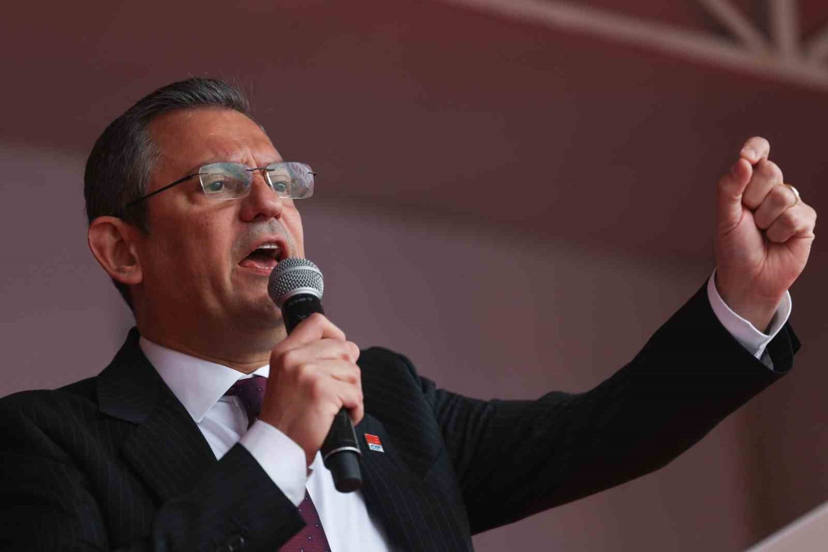 CHP Genel Başkanı Özel'den 'boğazlayasım geldi' tepkisi: Başkanlara sert uyarı