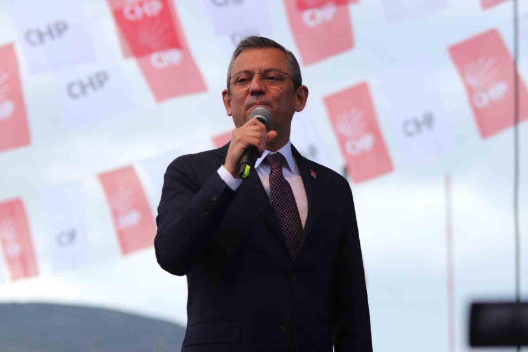 CHP Genel Başkanı Özel'den 'boğazlayasım geldi' tepkisi: Başkanlara sert uyarı