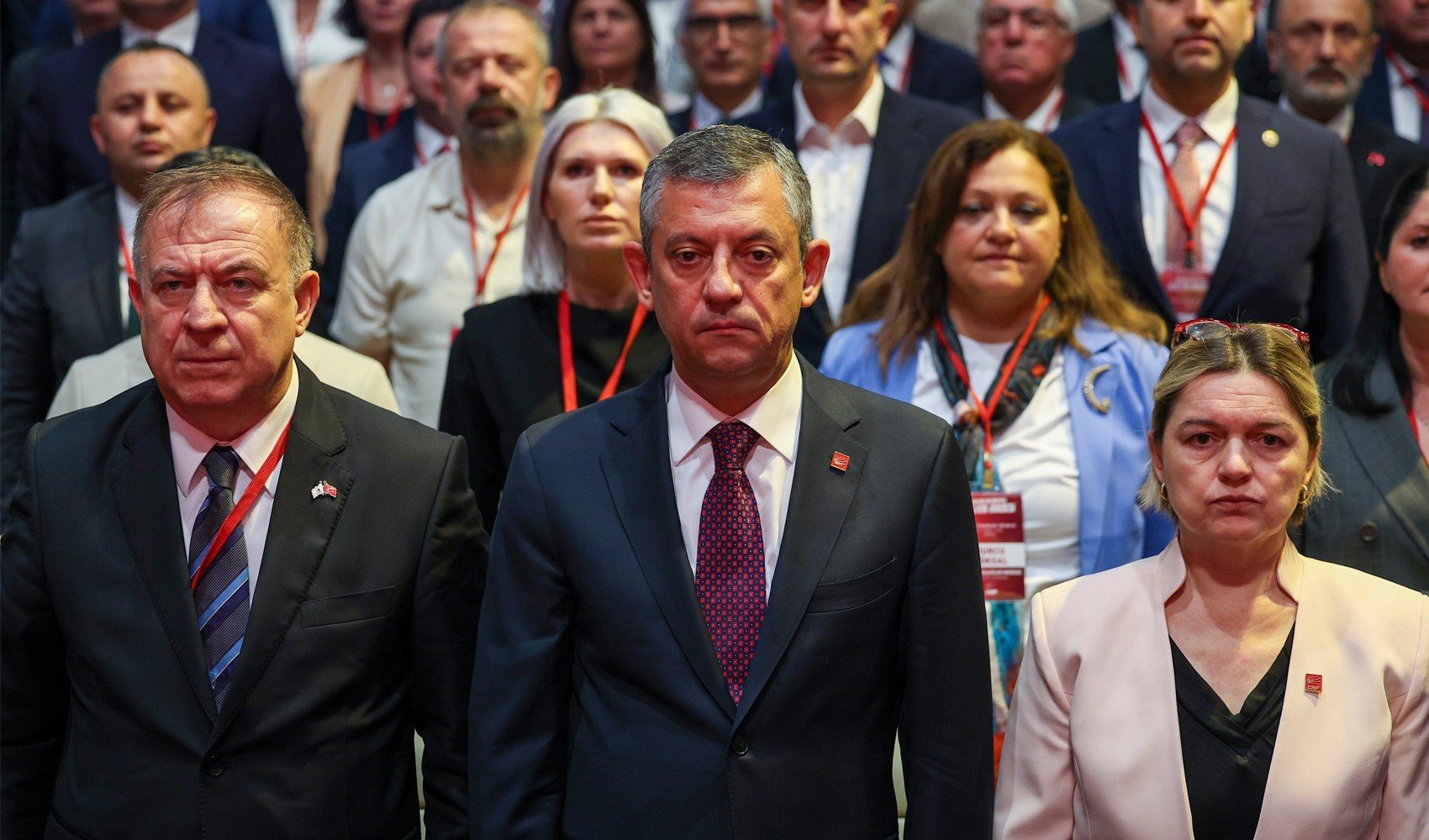 Özgür Özel’e hakkında başlatılan jet soruşturmaya CHP’li isimlerden sert tepki Özgür Özel’e hakkında başlatılan jet soruşturmaya CHP’li isimlerden sert tepki