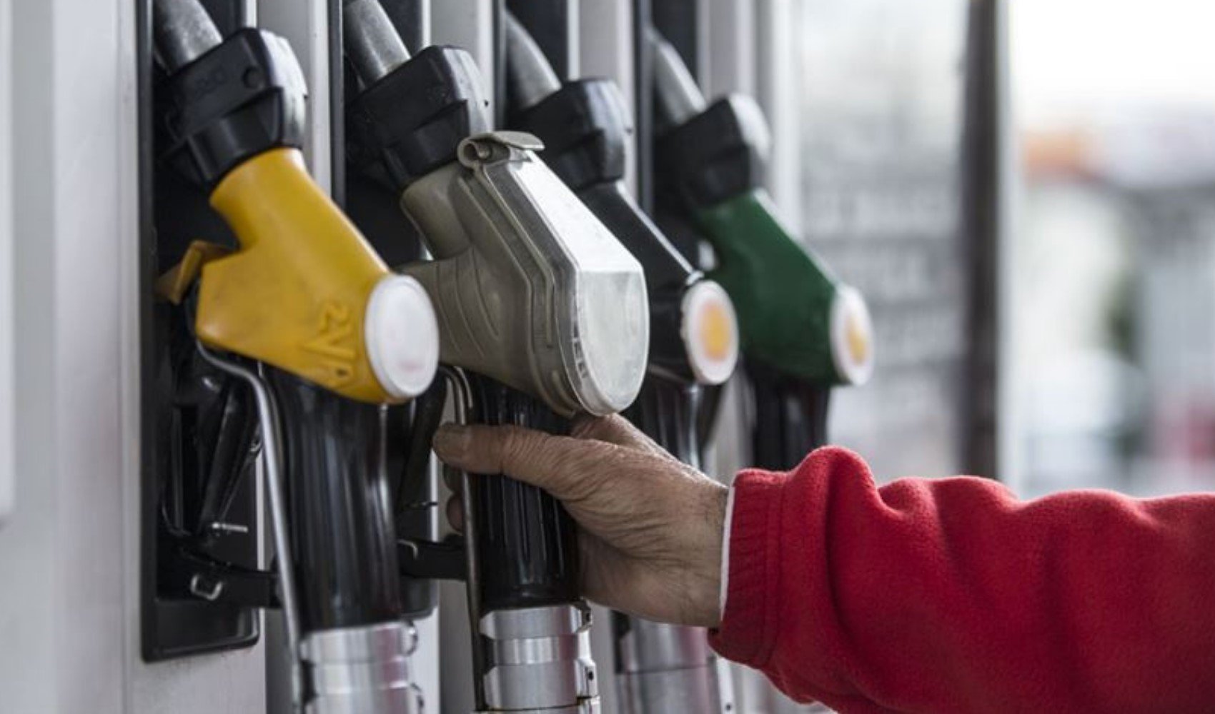 Motorine zam geldi, tabela değişti: Akaryakıt fiyatları rekor seviyelere ulaştı