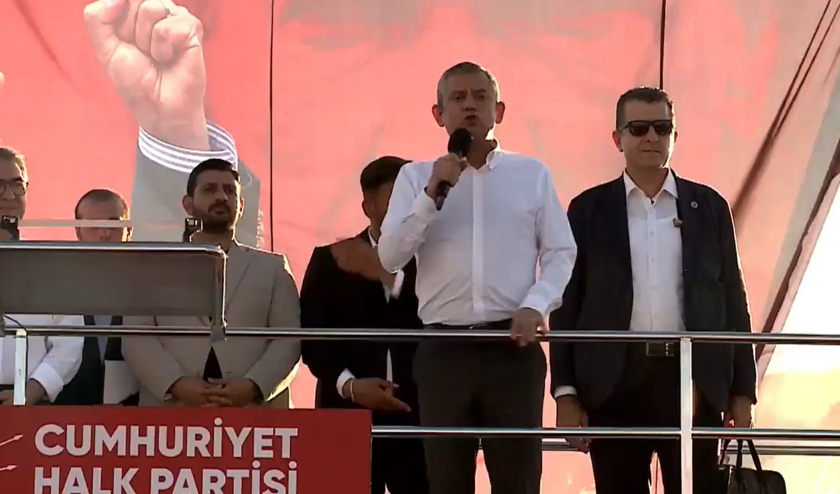 CHP Genel Başkanı Özgür Özel, Malatya'dan barış ve demokrasi mesajı verdi