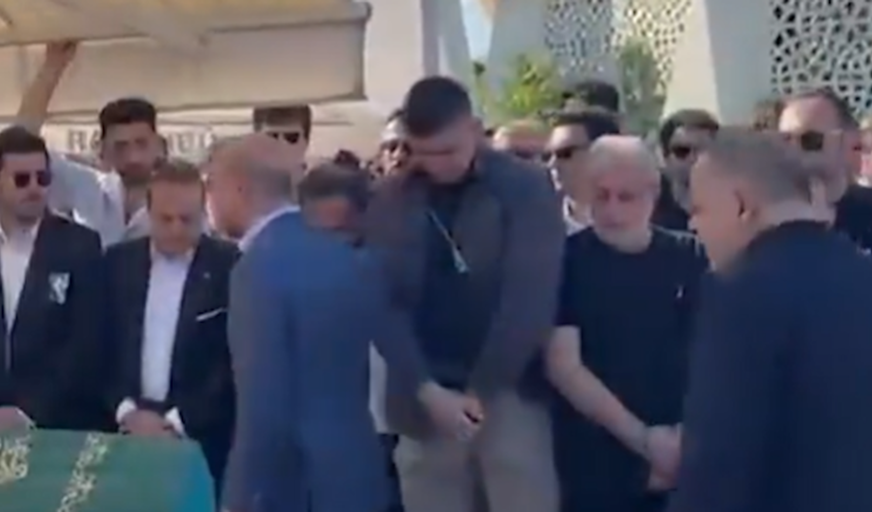 Yiğit Bulut'un cenaze törenine damga vuran an! Bilal Erdoğan, Egemen Bağış'ı pas geçti