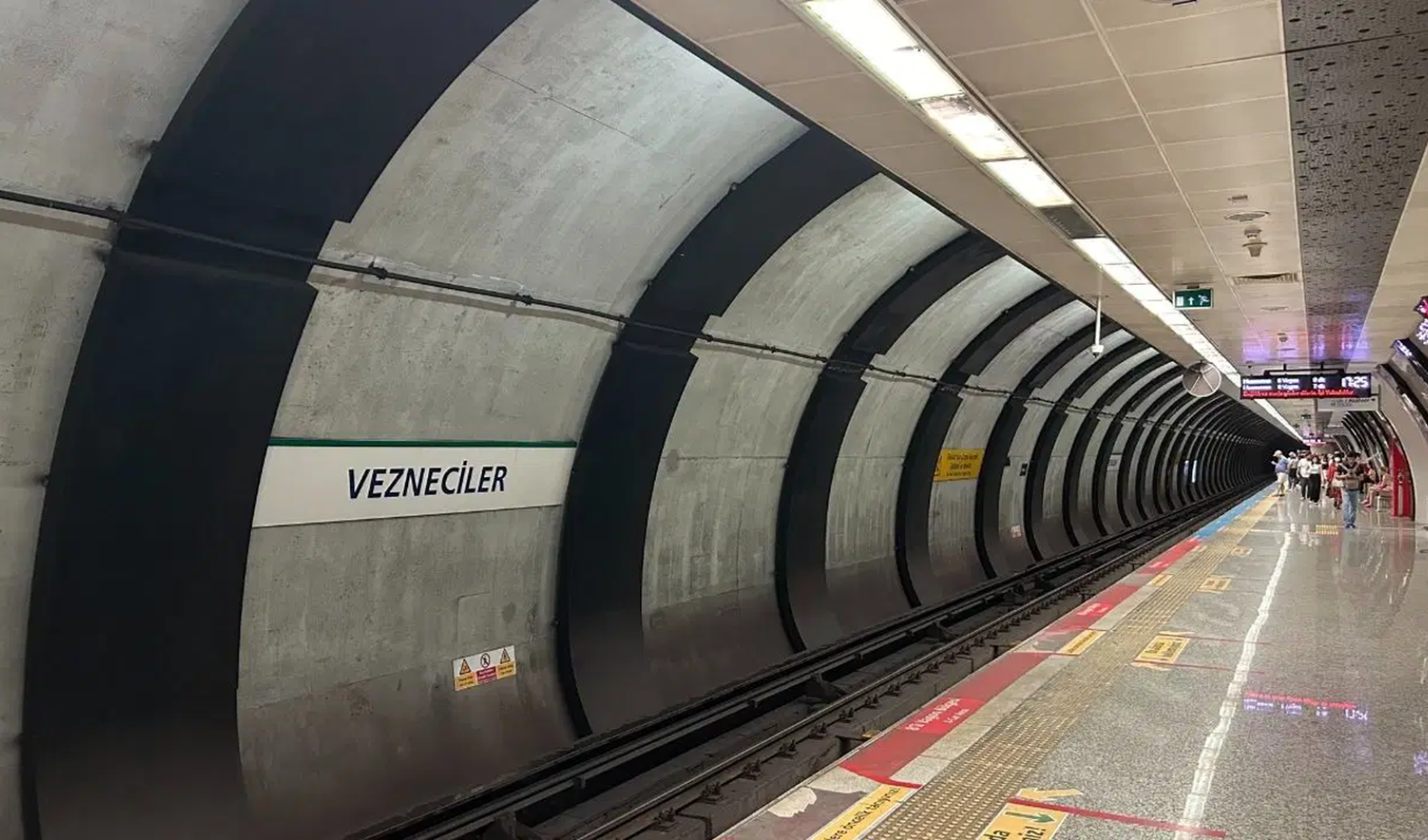 Vezneciler metrosunda intihar girişimi
