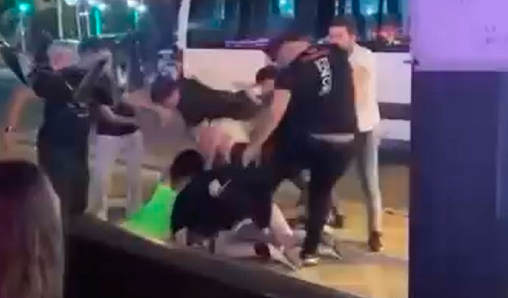 Marmaris'te mekan çalışanları kadın turistleri darp etti! Marmaris'te mekan çalışanları kadın turistleri darp etti!