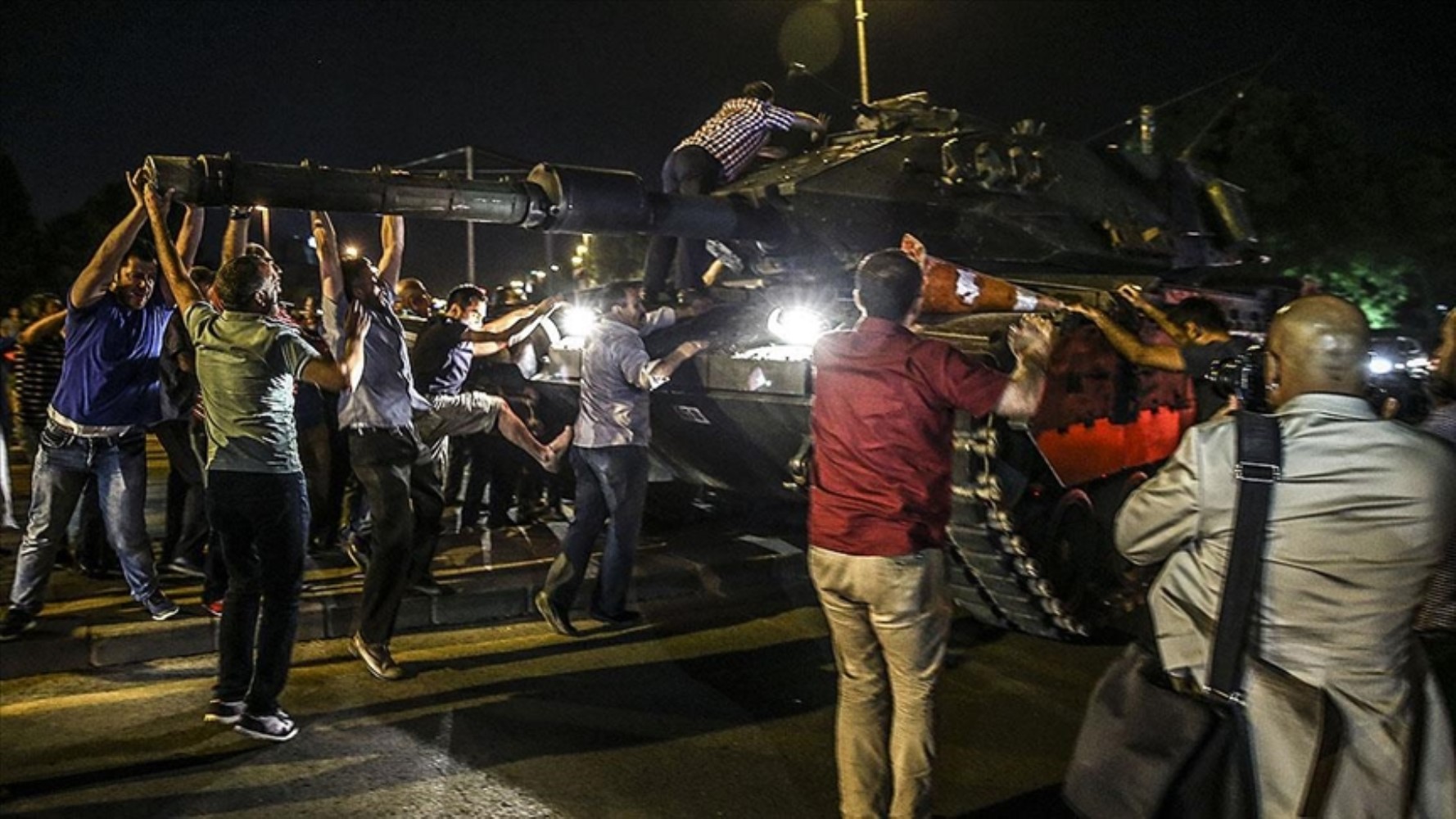 'Darbeyi ilk ben bildirdim' diyerek 15 Temmuz gecesi yaşananları aktardı: 'Başbakanı ilk ben aradım, ne darbesi? dedi