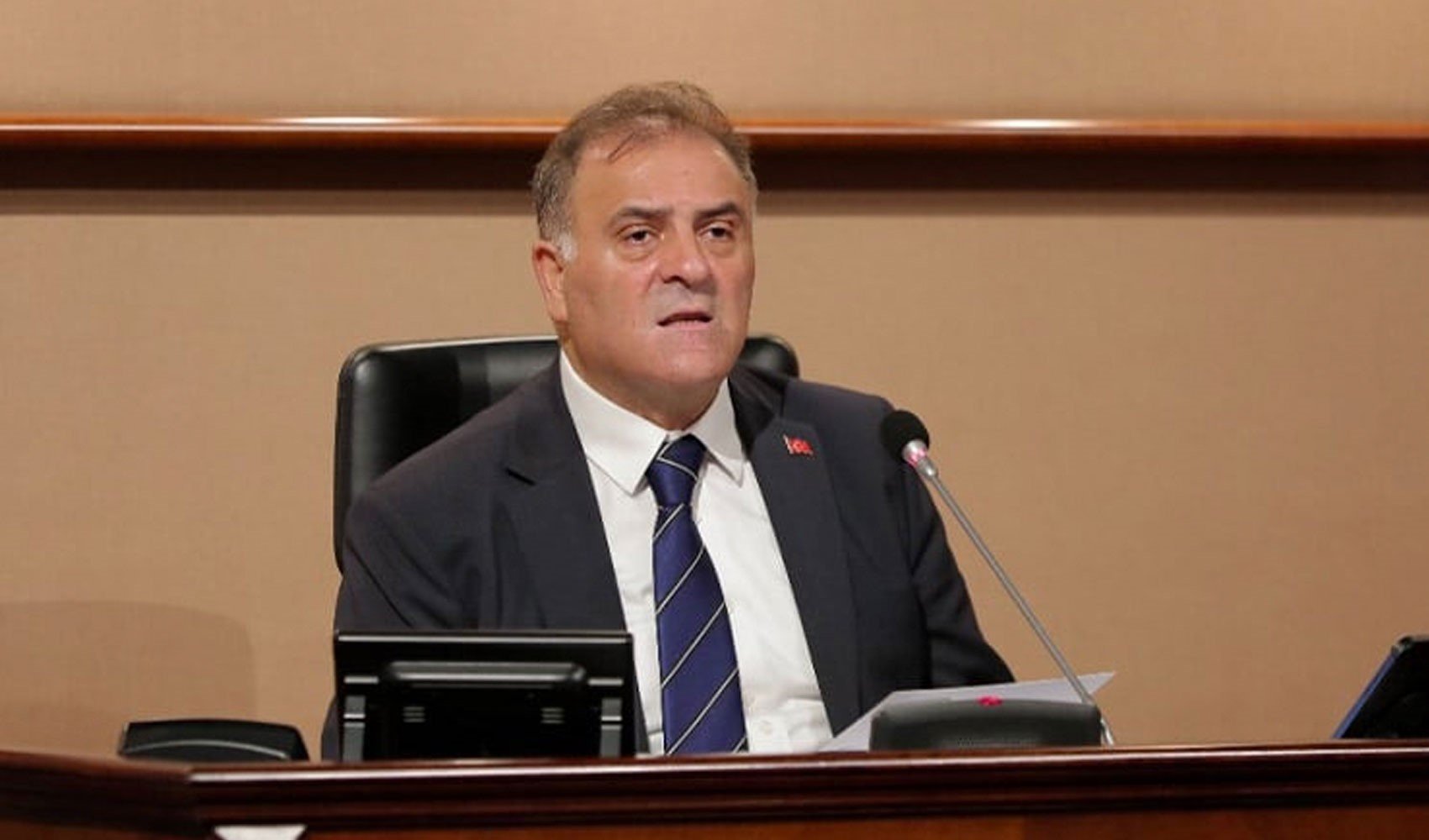 İBB Meclisi'nde tansiyon yükseldi: Nuri Aslan'dan MHP'li Ayhan'ın 'tutuklama' imasına hodri meydan!