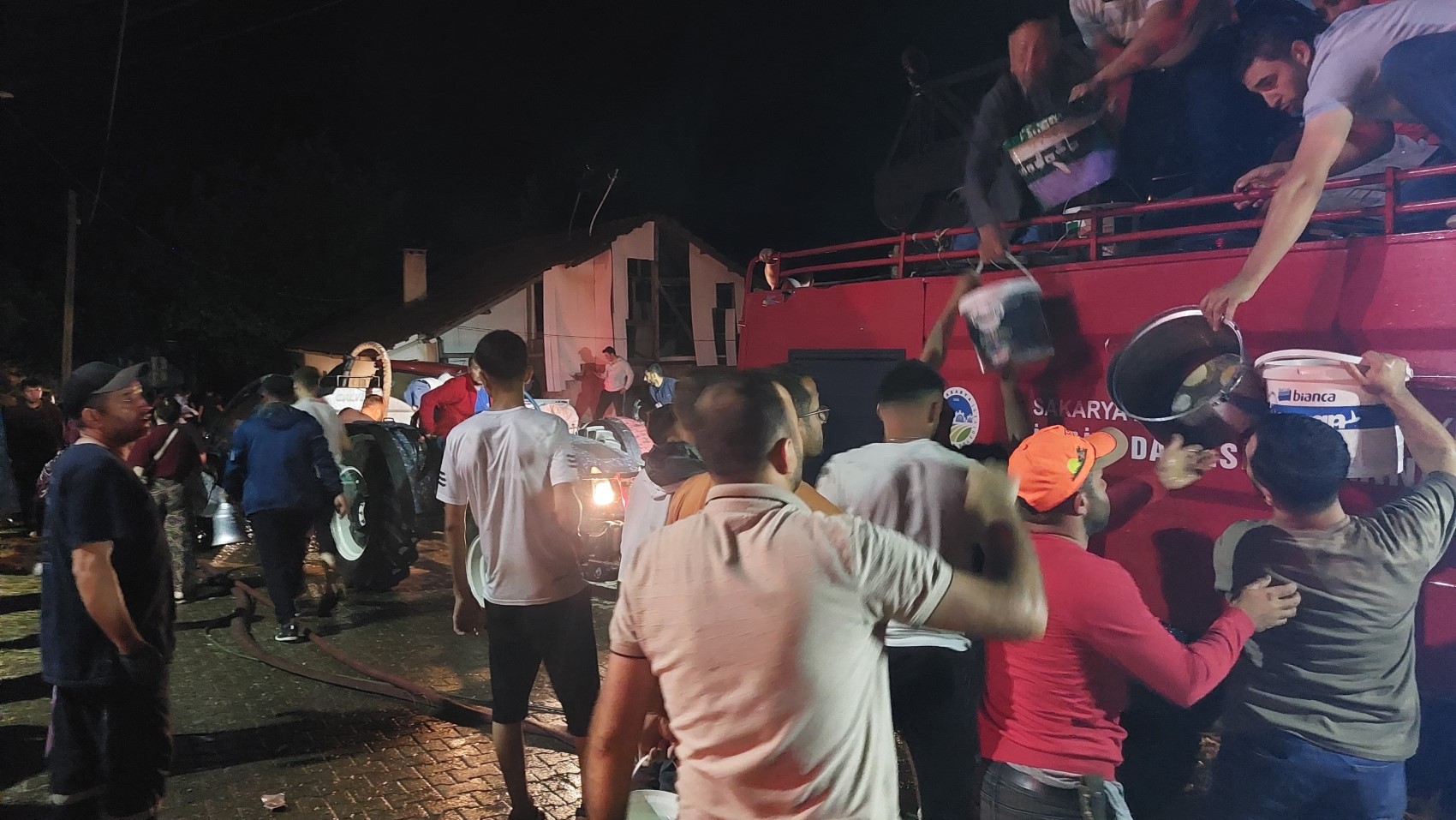 Bolu'da korkunç yangın: Evler yandı, ahırlardaki hayvanlar kurtarılamadı