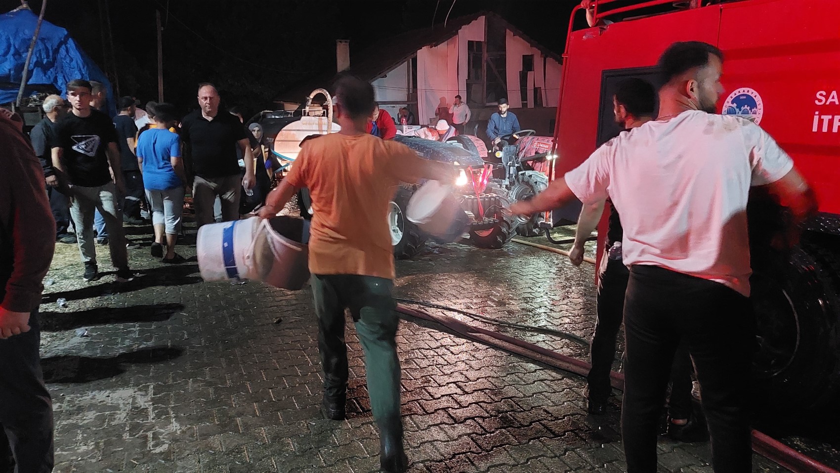 Bolu'da korkunç yangın: Evler yandı, ahırlardaki hayvanlar kurtarılamadı