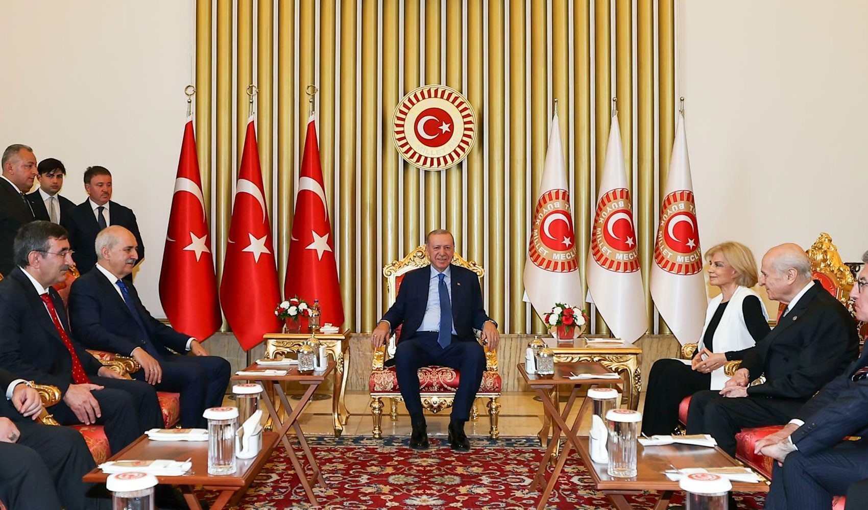 Erdoğan'ın yanı başındaki isim dikkat çekti