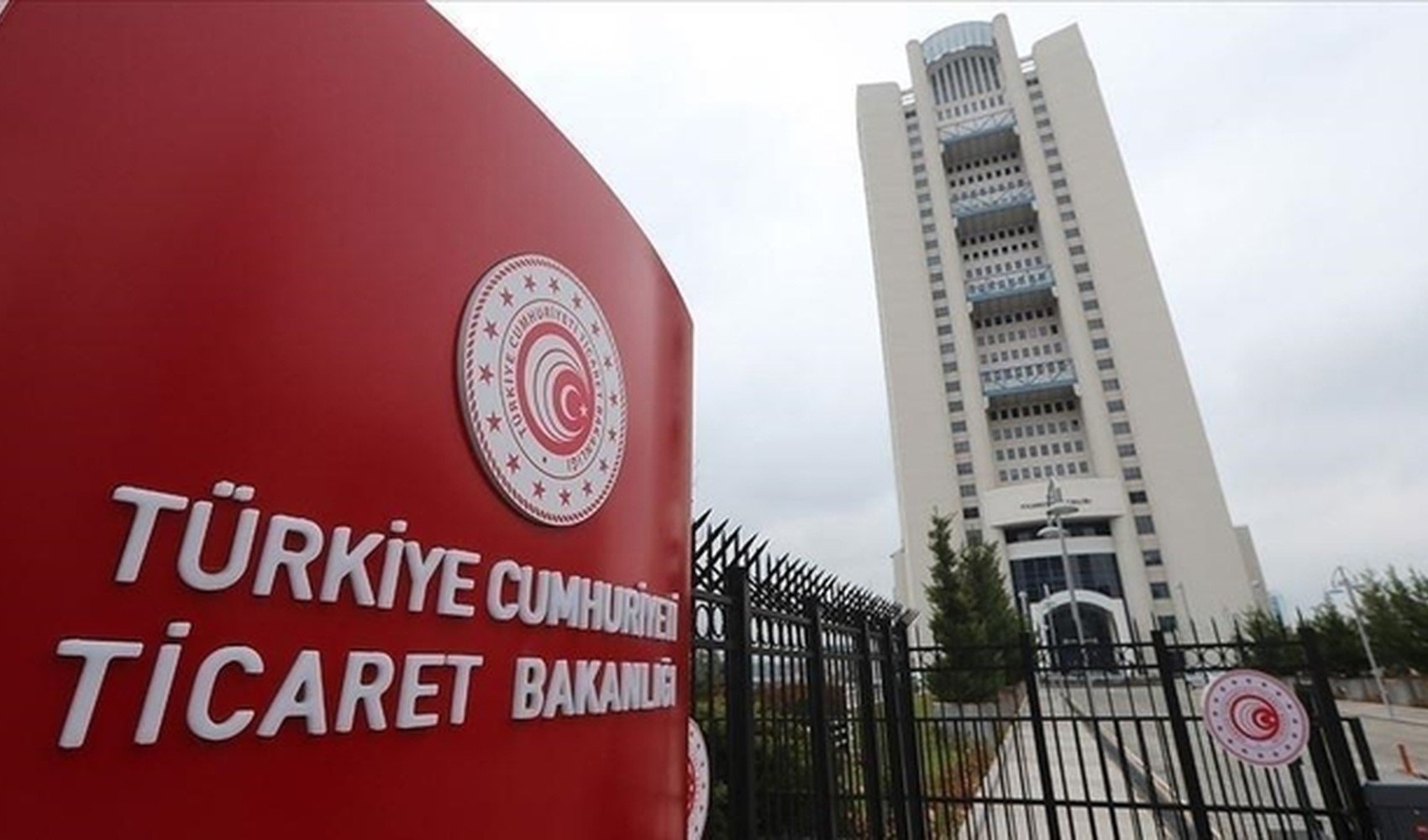 Üç uluslararası şirketin faaliyetleri askıya alındı