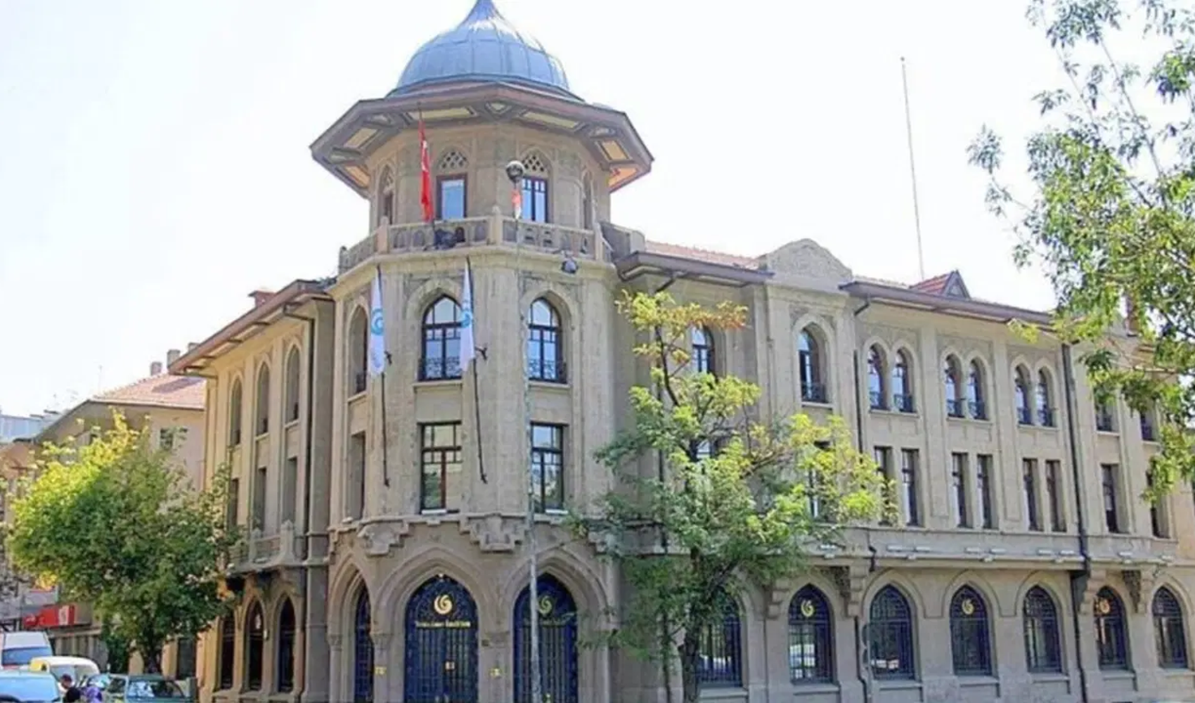 Yunus Emre Enstitüsü'nde yolsuzluk soruşturması: Eski başkan havalimanında yakalandı!