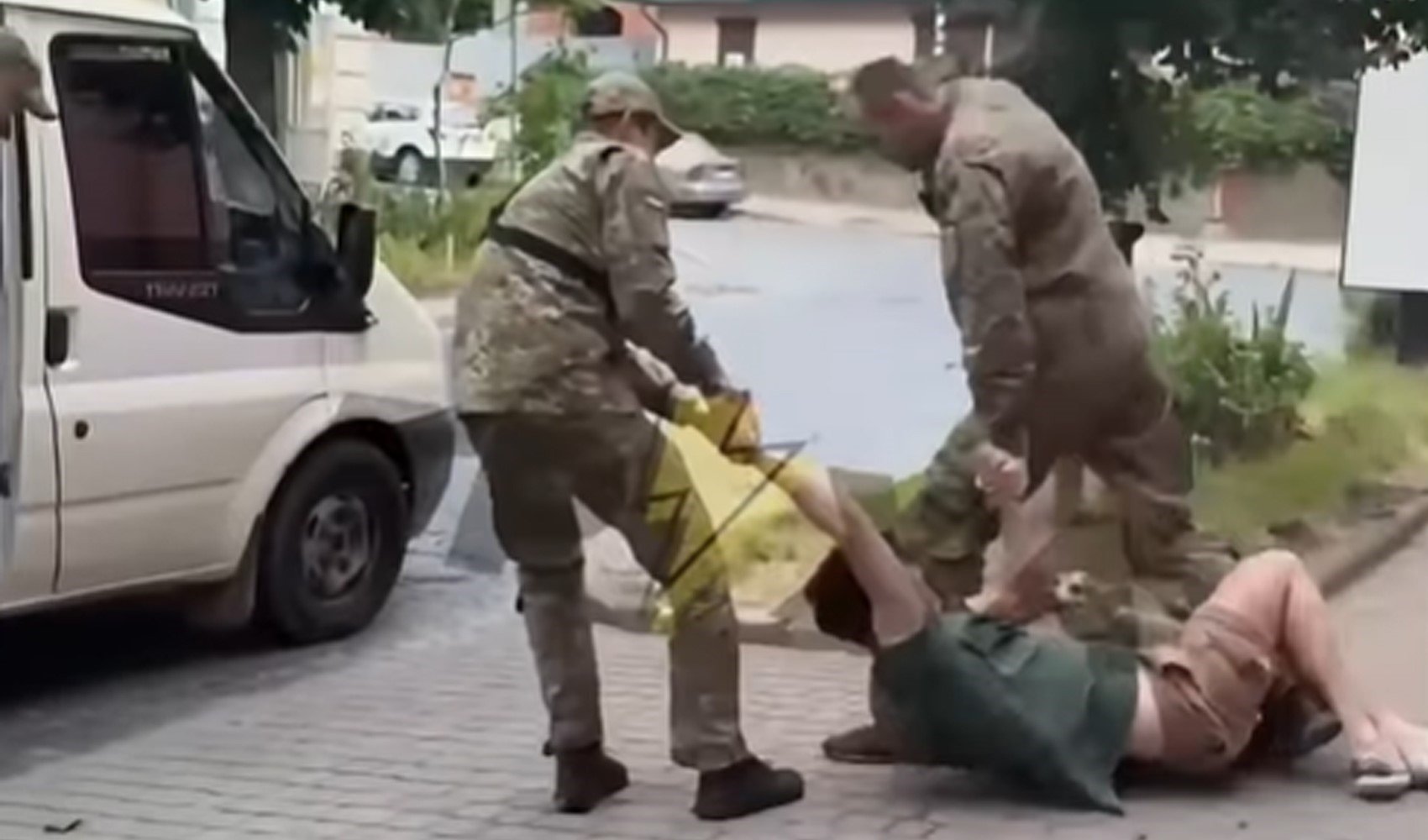 Ukrayna'da askere alım görüntüleri dikkat çekti