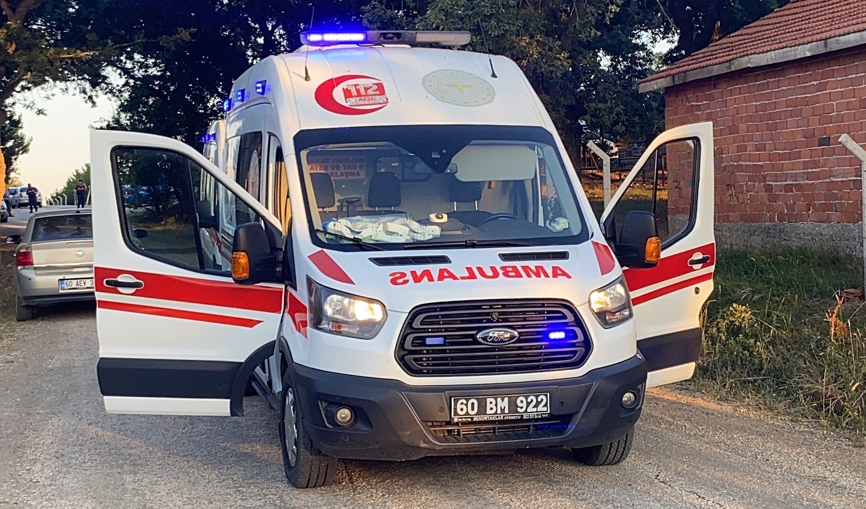 Emekli polis memuru tartıştığı 3 kişiyi silahla yaraladı
