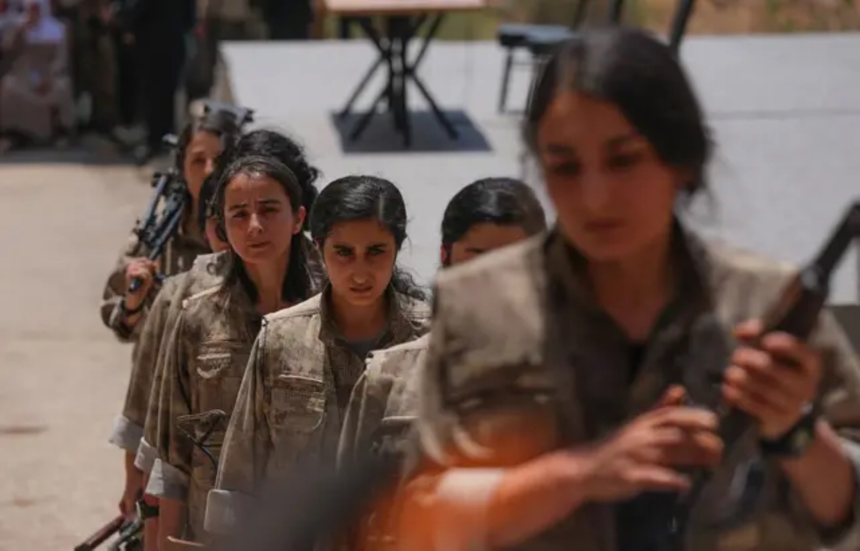 PKK'lı teröristlerin sözde silah bırakma törenine dair yeni detaylar... Kırmızı kategorideki iki terörist silah bırakan gruba talimat vermiş!