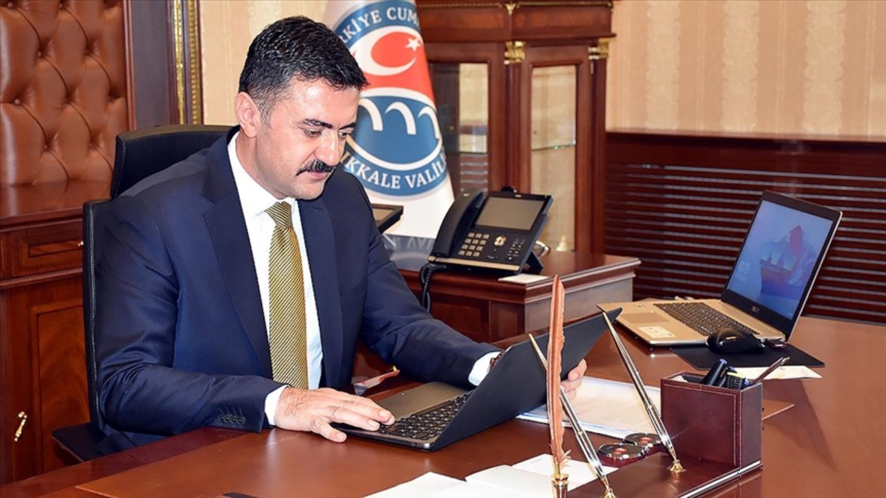 Terörist anmasına tepki gösterip görevini bırakan eski Vali Bülent Tekbıyıkoğlu aylar sonra ortaya çıktı