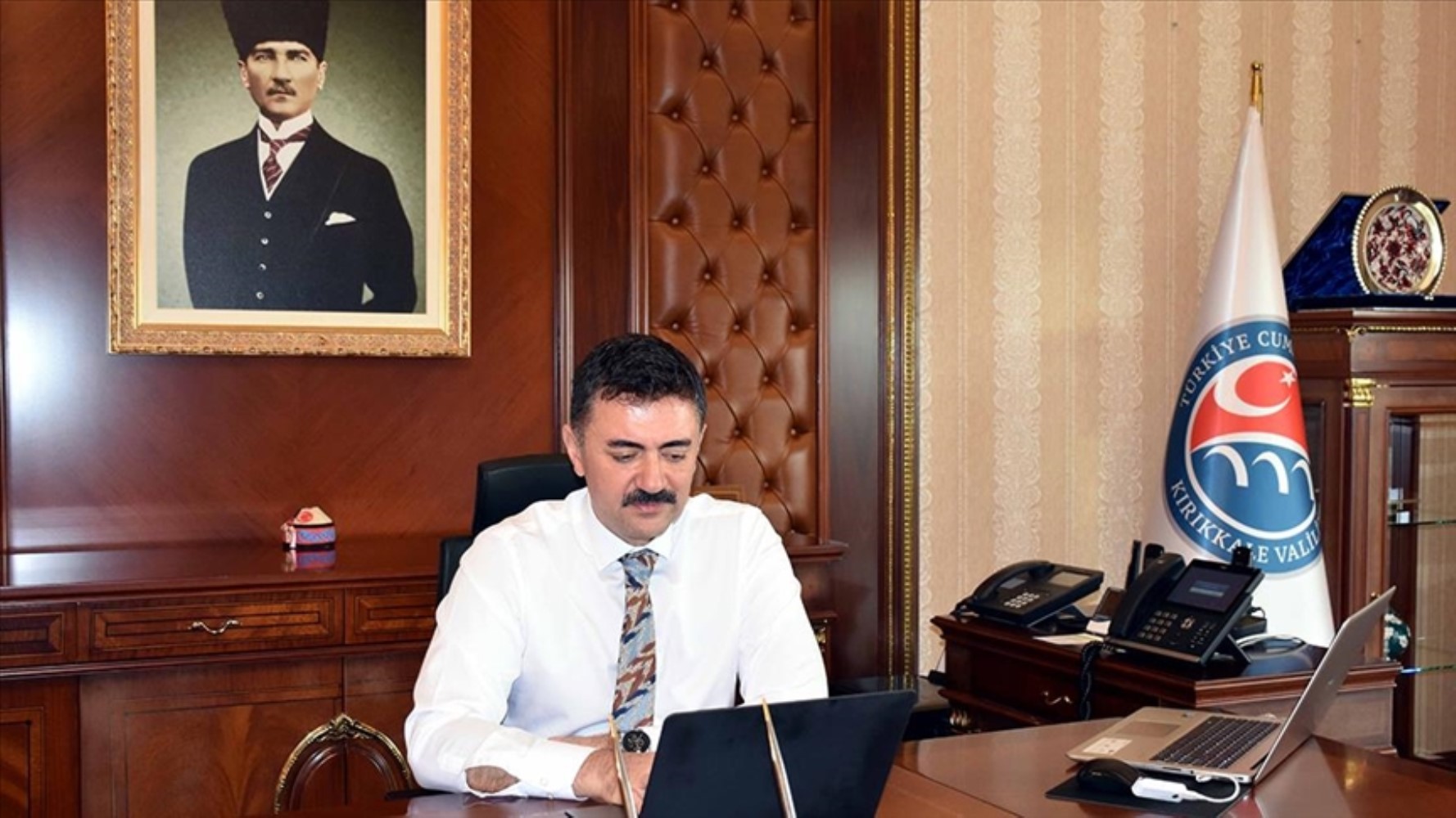 Terörist anmasına tepki gösterip görevini bırakan eski Vali Bülent Tekbıyıkoğlu aylar sonra ortaya çıktı