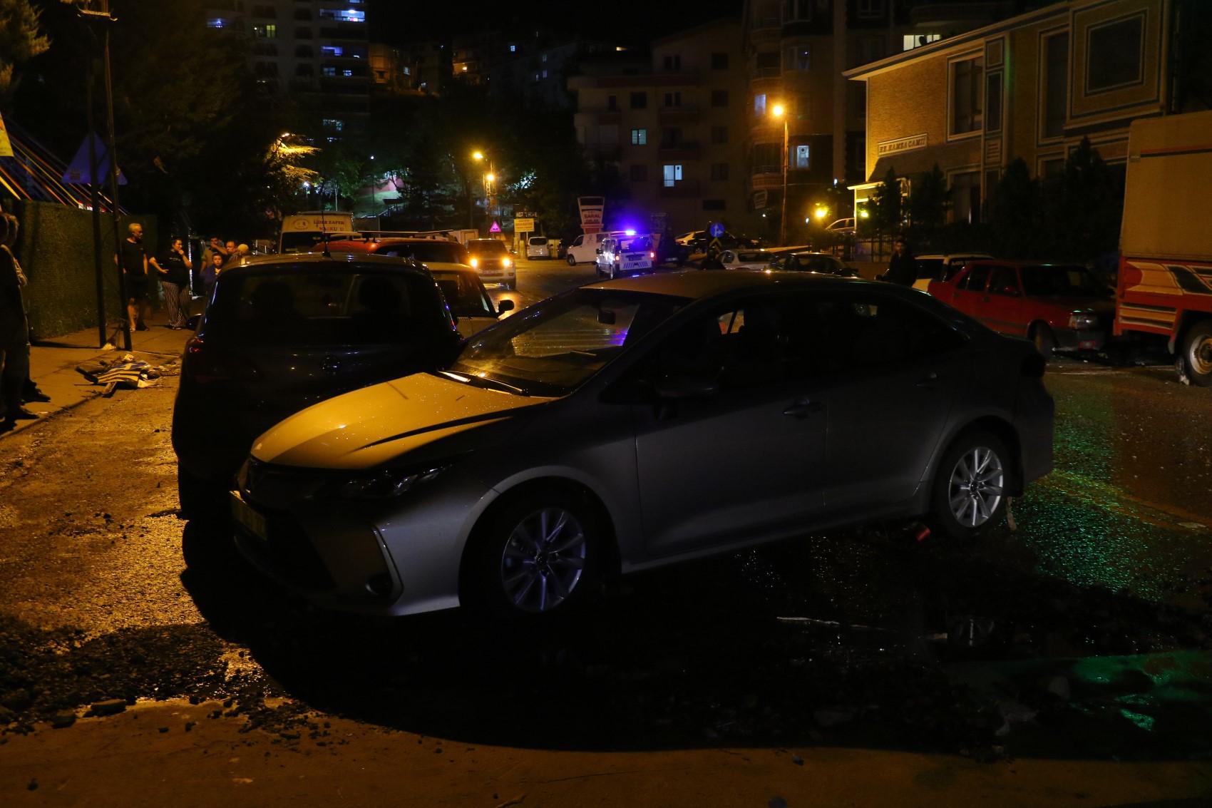 Ankara'da araçlar sel sularına kapıldı, hasarlı otomobiller havadan görüntülendi