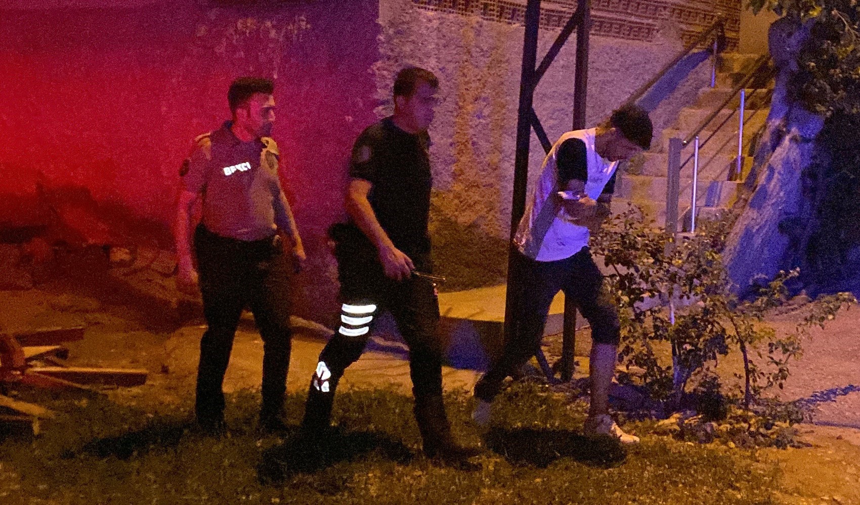 Tartışan arkadaşlar birbirini bıçakladı