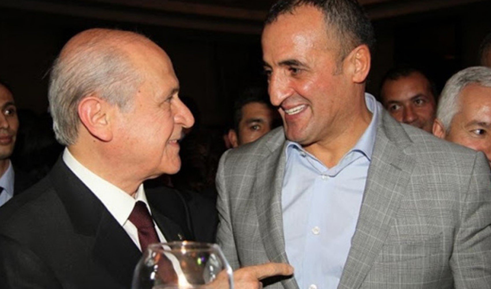 Eski Genel Başkan Yardımcısı Bahçeli'ye sert sözlerle yüklendi Eski Genel Başkan Yardımcısı Bahçeli'ye sert sözlerle yüklendi