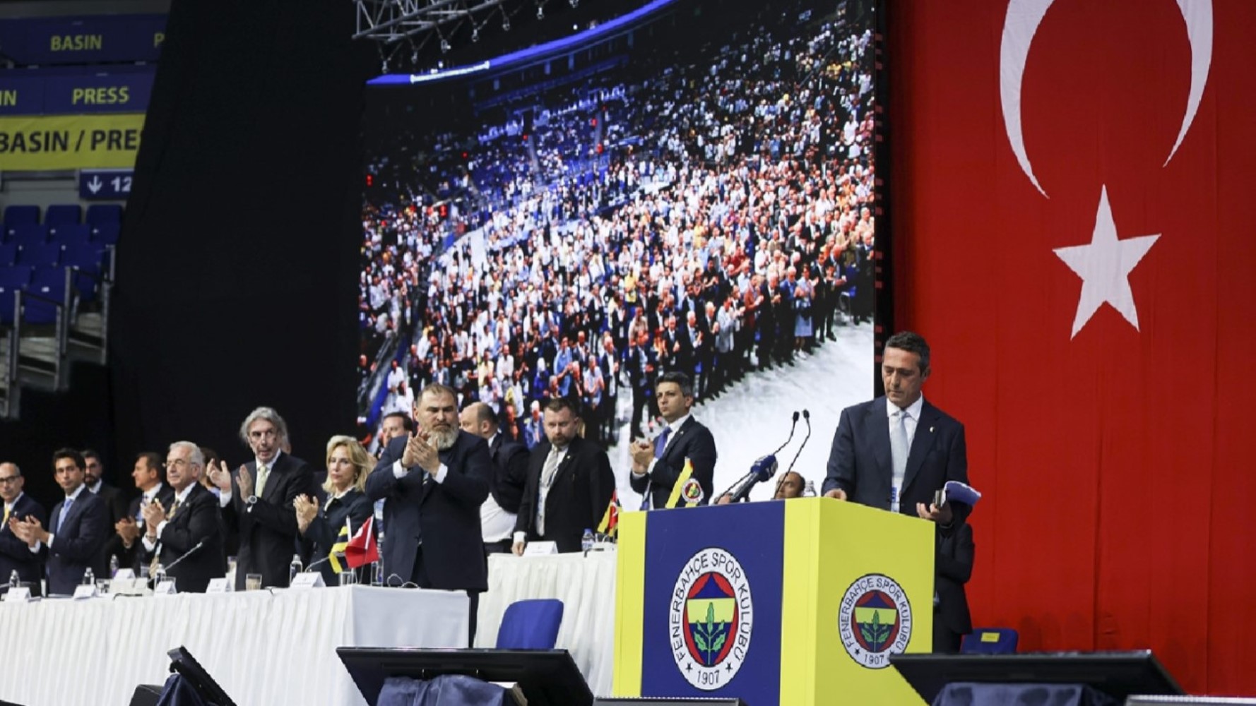 Fenerbahçe'de sıcak gelişme: Toplanan imzalar kulübe iletildi: Kaç imza verildi?