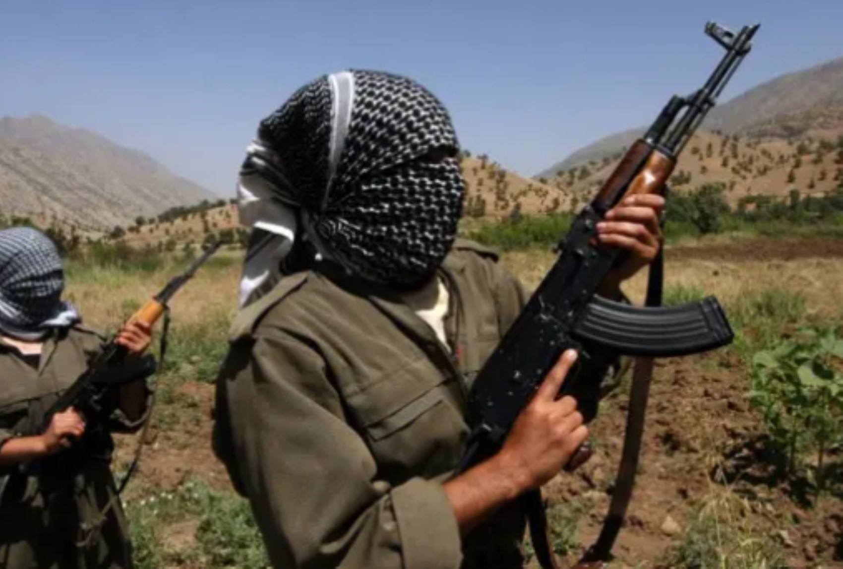Yeni Şafak önce paylaştı, sonra sildi: Yandaş medyada PKK belirsizliği